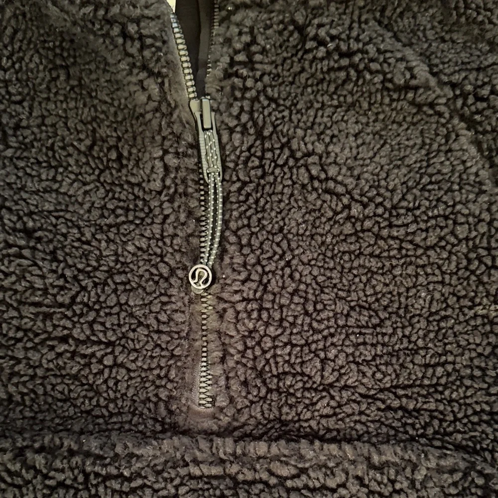 Lululemon Black Sherpa Scuba